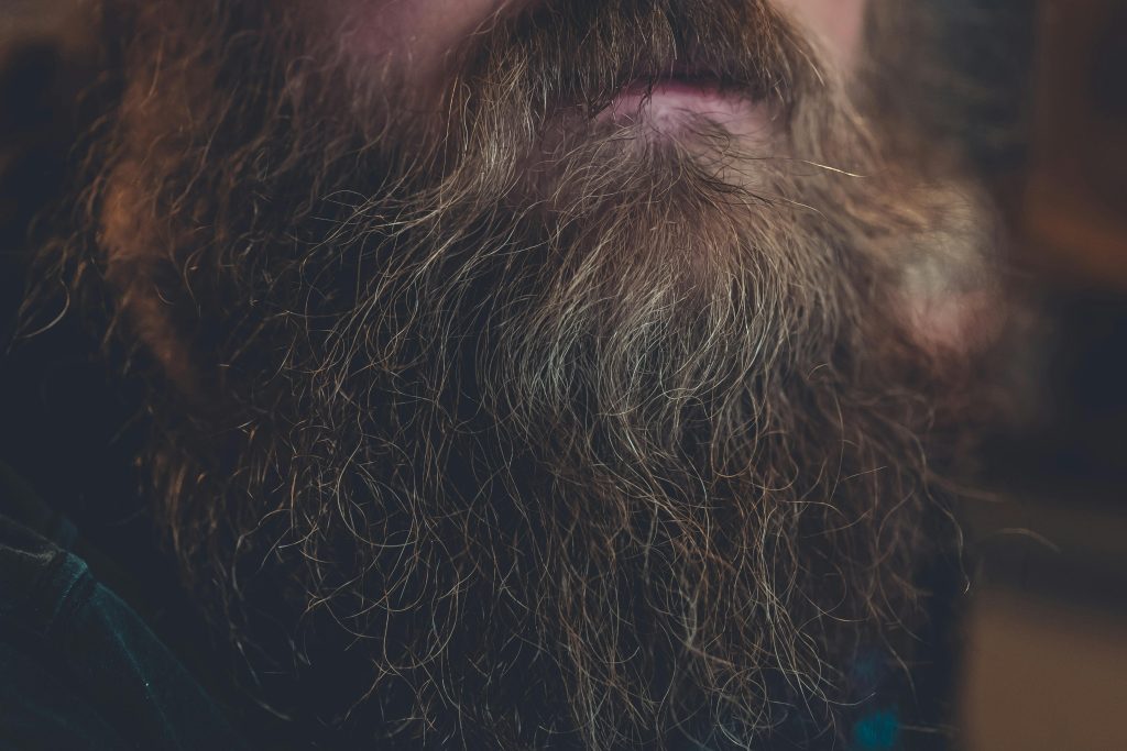 barbe et moustache